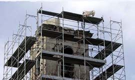 Cade da impalcatura in pieno centro a Caserta, operaio 46enne perde la vita