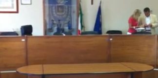 Assise deserta, insorge l’opposizione