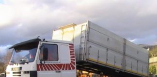 Travolto da autocarro guidato da zio, muore 14enne