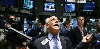 Wall Street, in centinaia protestano contro corruzione