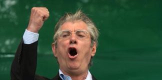 Bossi attacca giornalisti: “Dar loro quattro legnate”