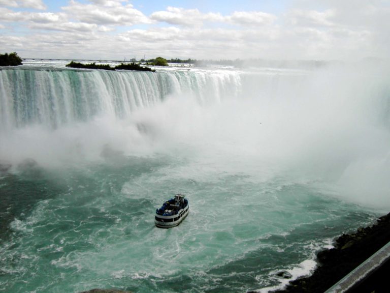 19enne giapponese precipita nelle cascate del Niagara