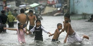 Filippine, tifone provoca decine di morti: 20mila in fuga