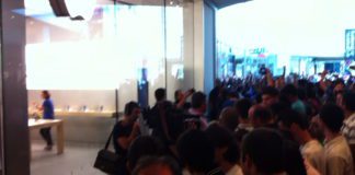 Lunghe code al Campania per l’acquisto dell’Iphone 4S