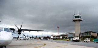 Svengono donne pilota, panico su aereo di linea