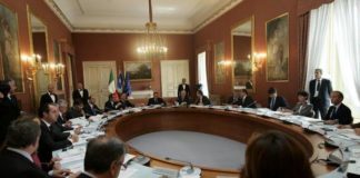 Colpo ai lavoratori: più facile licenziare