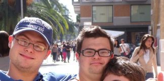 Alunna Down discriminata, tolta da foto di classe