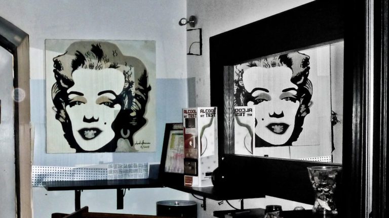 Napoli, lounge-bar con spazi artistici e culturali