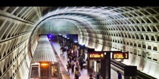 Shanghai, scontro nella metropolitana: 240 feriti