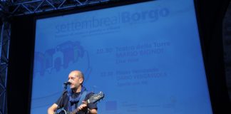 Risate e applausi allo spettacolo di Vergassola