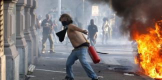 Indignati, scontri Roma: resta in cella “Er Pelliccia”