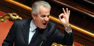 Fronda nel Pdl, 35 parlamentari con Scajola