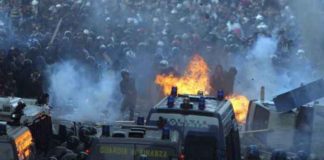 Indignati, Black bloc mettono a ferro e fuoco Roma: feriti e arresti