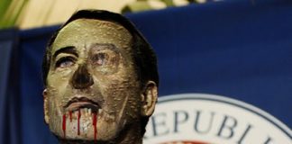 Sit-in a Wall Street, manifestanti vestiti da zombie