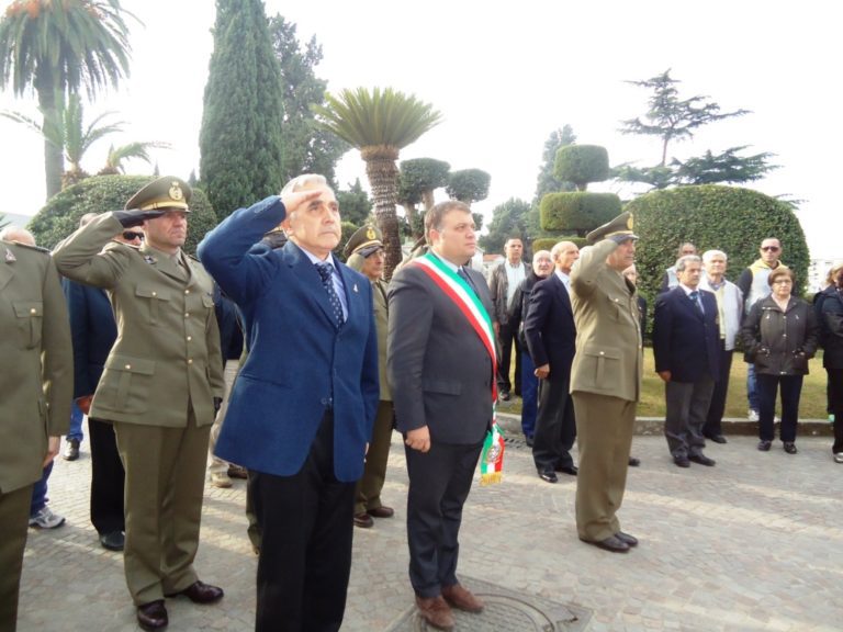 L’amministrazione celebra le forze armate