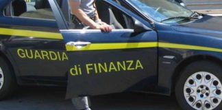 Fabbrica fuochi artificio in condominio, arrestato