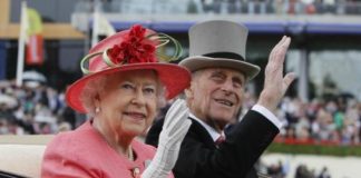 GB, regina disperata per divorzio tra Carlo e Diana