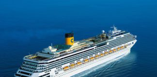 Nave da crociera in avaria, passeggeri su scialuppe