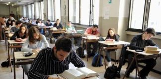 Maturità, a Napoli la traccia più scelta è quella su WhatsApp