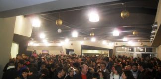 Un’intera città in fila per ammirare il ‘Cotton Movie’