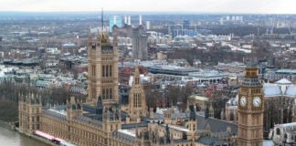 Londra, sprofondano Westminister e Big Ben: salvataggio in forse