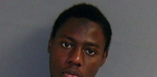 Esplosivo nelle mutande in aereo, ergastolo