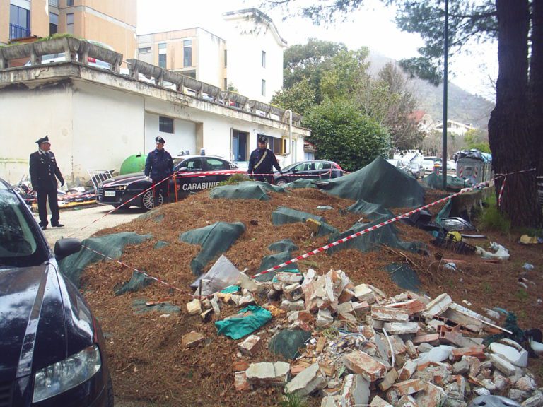 Ospedale, sequestrata area adibita a discarica