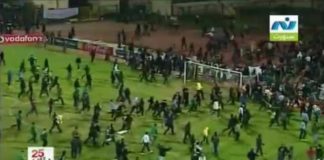 Strage allo stadio, 100 morti: rimosso capo Polizia