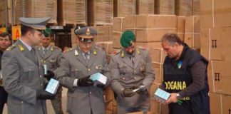 Sequestrate 3 tonnellate di sigarette a Napoli
