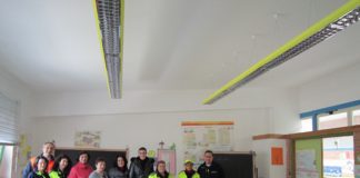 Bambini delle elementari a lezione di terremoto