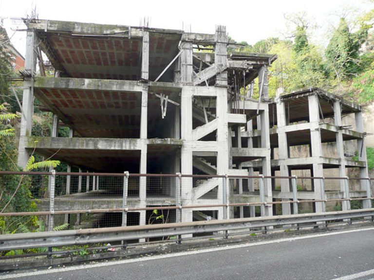 Ecomostro Arenella, Capodanno chiede lumi