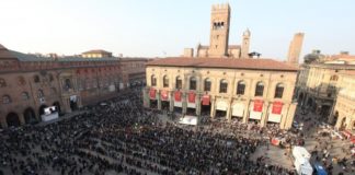 In 30mila per l’ultimo saluto a Lucio Dalla