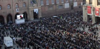 In 40mila a Bologna per l’addio a Lucio Dalla