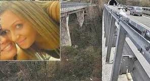 Con l’ex giù da viadotto alto quindici metri, vivi