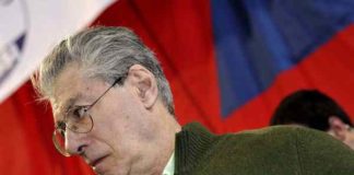 Scandalo Lega. Bossi si dimette, Maroni contestato: Giuda