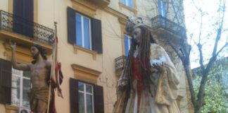 Processione di Gesù risorto, in migliaia al Vomero