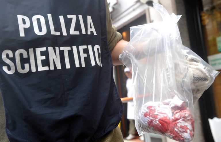 Orrore a Palermo, donna sgozzata nel suo negozio