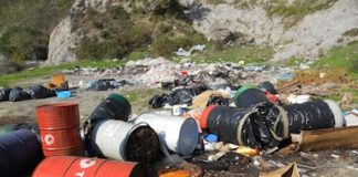 Rifiuti in località Foce, Amato: è una barbarie