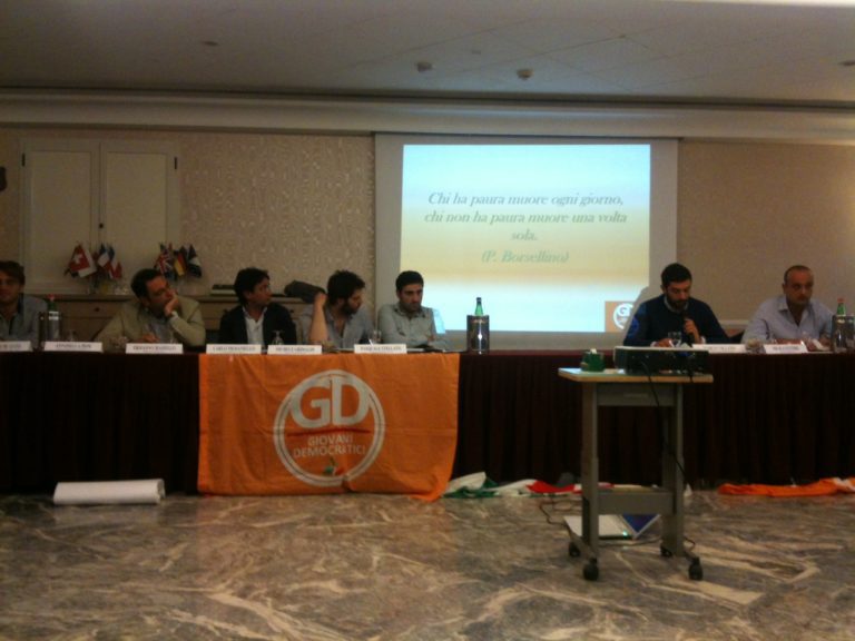 Oltre le divisioni, il Pd riparte dai giovani