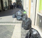 Blocco ferma i mezzi, stop raccolta dei rifiuti