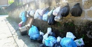 Raccolta rifiuti in tilt, nuova ordinanza