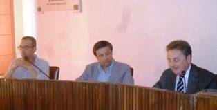 Linee programmatiche, scontro con la minoranza