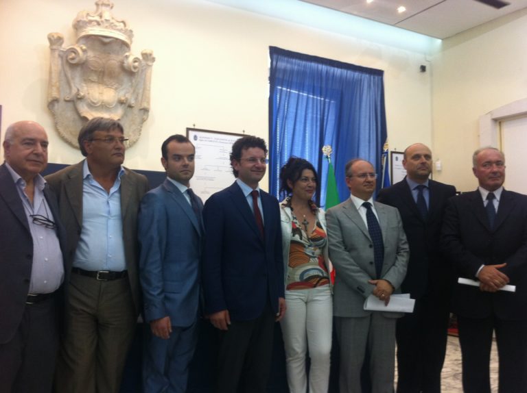 Lettieri presenta la giunta: verifica tra un anno