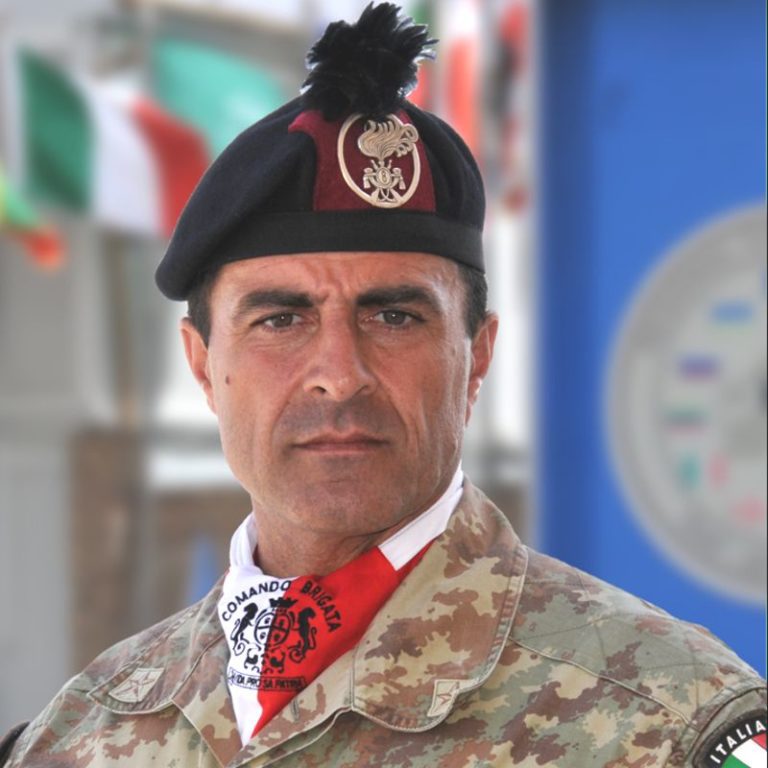 Missioni all’estero, premiato il colonnello Lauro