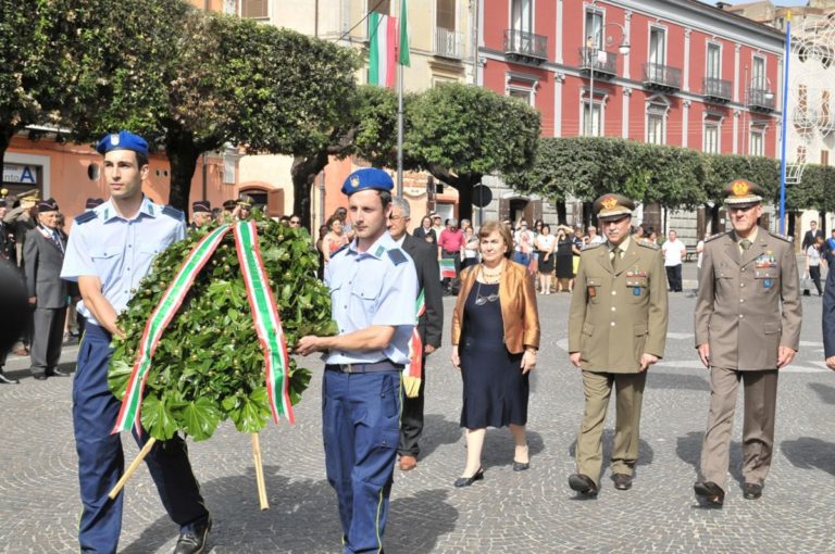 Esercito, il generale Rossi consegna onoreficenze