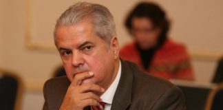 Romania, ex premier tenta suicidio