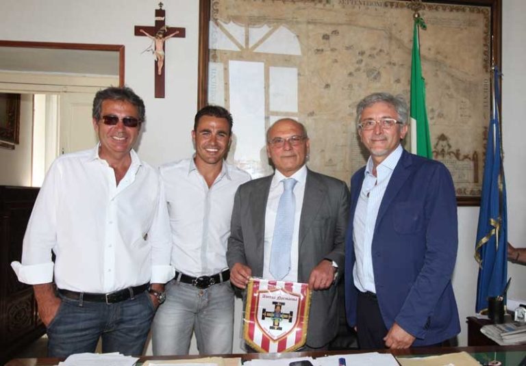 Fabio Cannavaro al Comune di Aversa