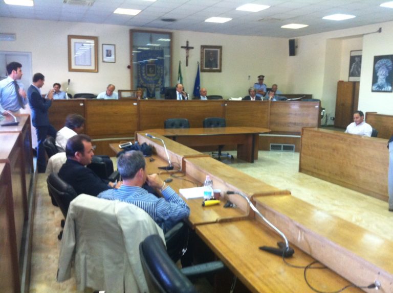 Commissioni, scontro e conta tra Pdl e Noi Aversani