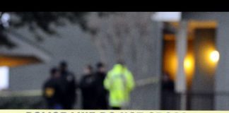 A 3 anni trova pistola del padre e lo uccide