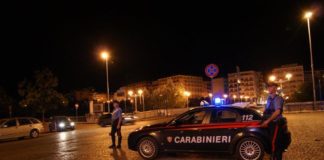 Scippatore messo in fuga da passanti